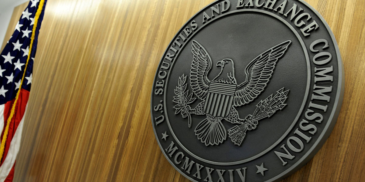 La Comisión de Valores y Bolsa de Estados Unidos acusó a dos hombres implicados en la obtención ilícita de unos 1,4 millones de dólares