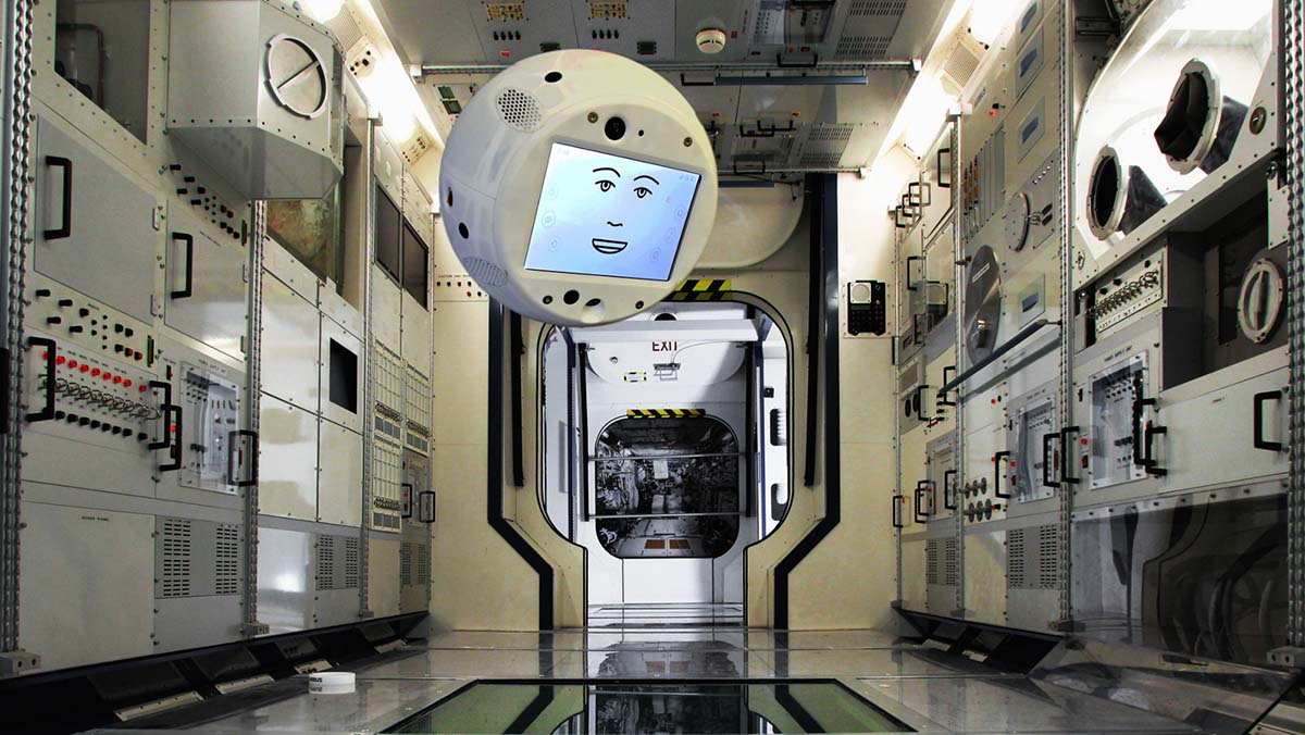 Cimon es el nuevo compañero de los tripulantes de la Estación Espacial Internacional