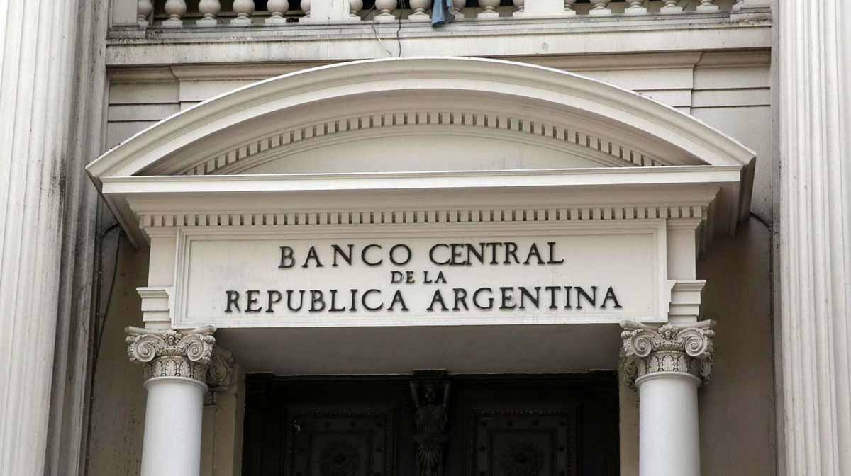 El país sudamericano lanzó este 1° de octubre un nuevo esquema monetario a través de su Banco Central, que busca reducir la inflación y recuperar la economía