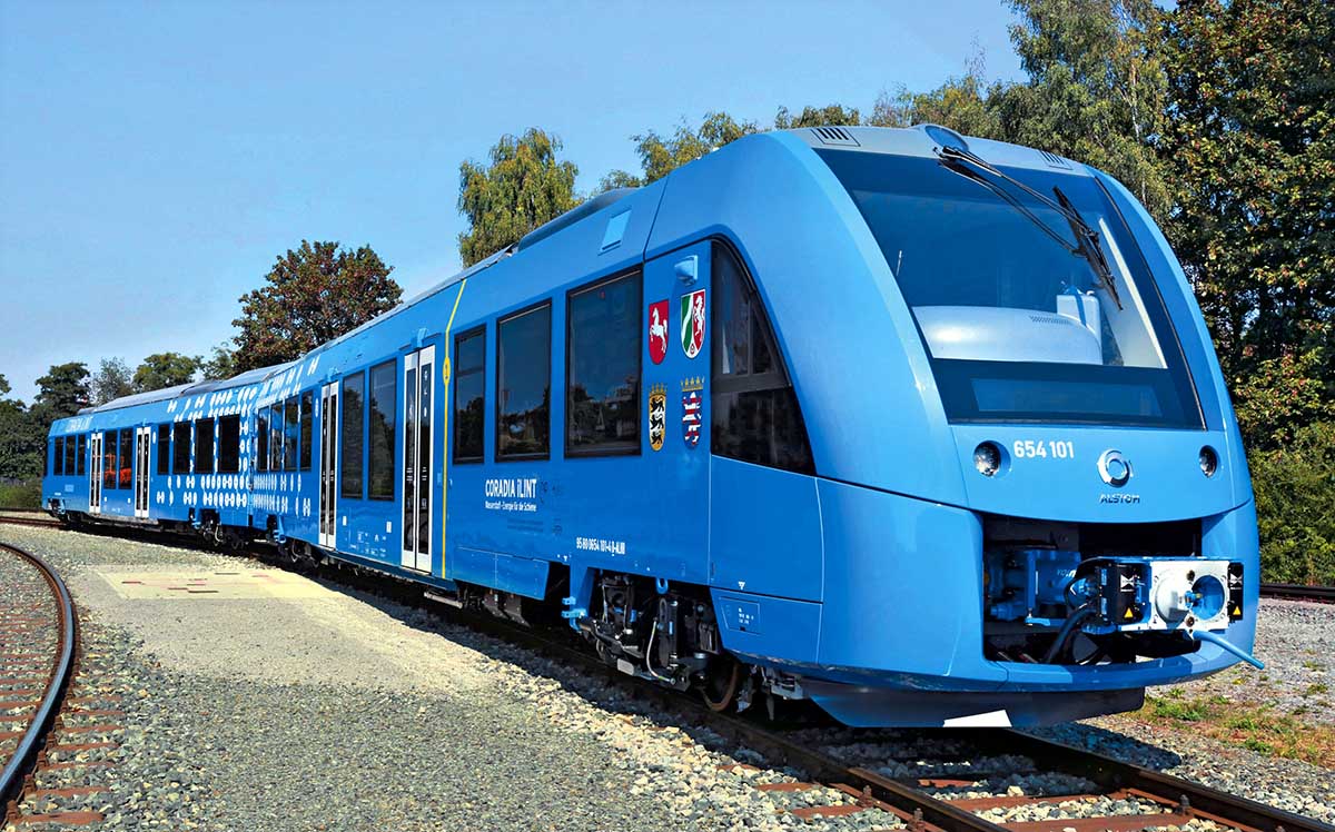 The Coradia iLint joins four locations in Lower Saxony, in northern Germany. It is an ecological train that emits steam and condensed water instead of carbon dioxide into the atmosphere