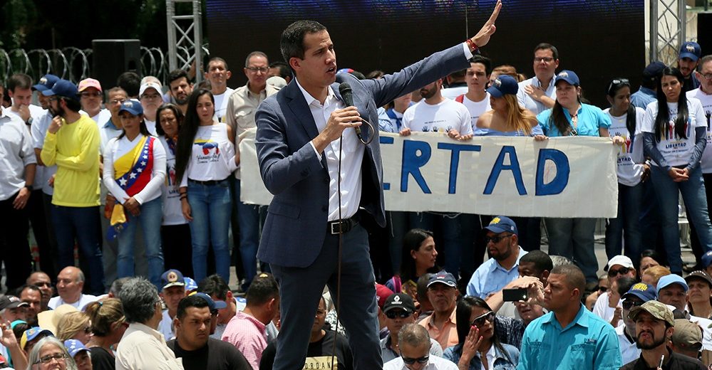 This Tuesday, since daybreak, Juan Guaidó organized a concentration at the air base La Carlota with the support of the members of different military compounds to launch the final stage of the "Freedom Operation"