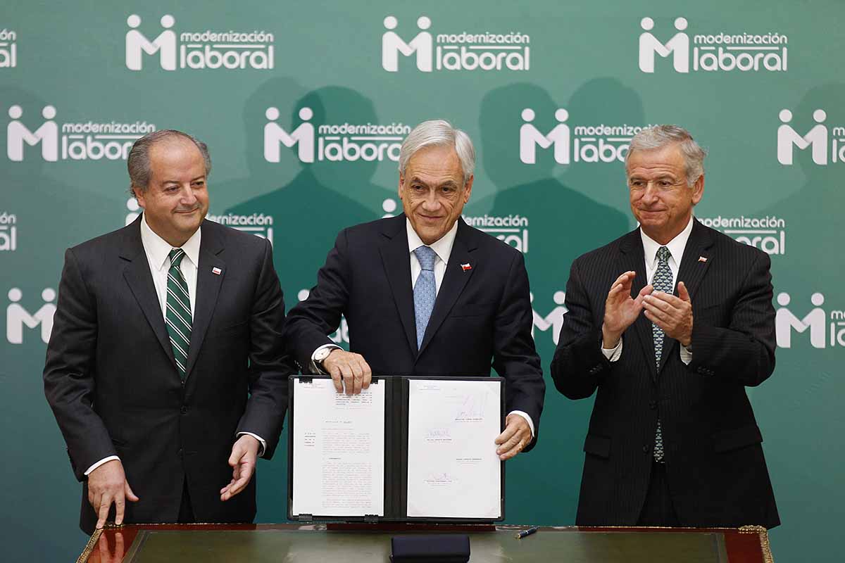 In the framework of the Labor Reform of the Government in Chile, President Sebastián Piñera signed the bill for the reconciliation of work that includes more flexibility