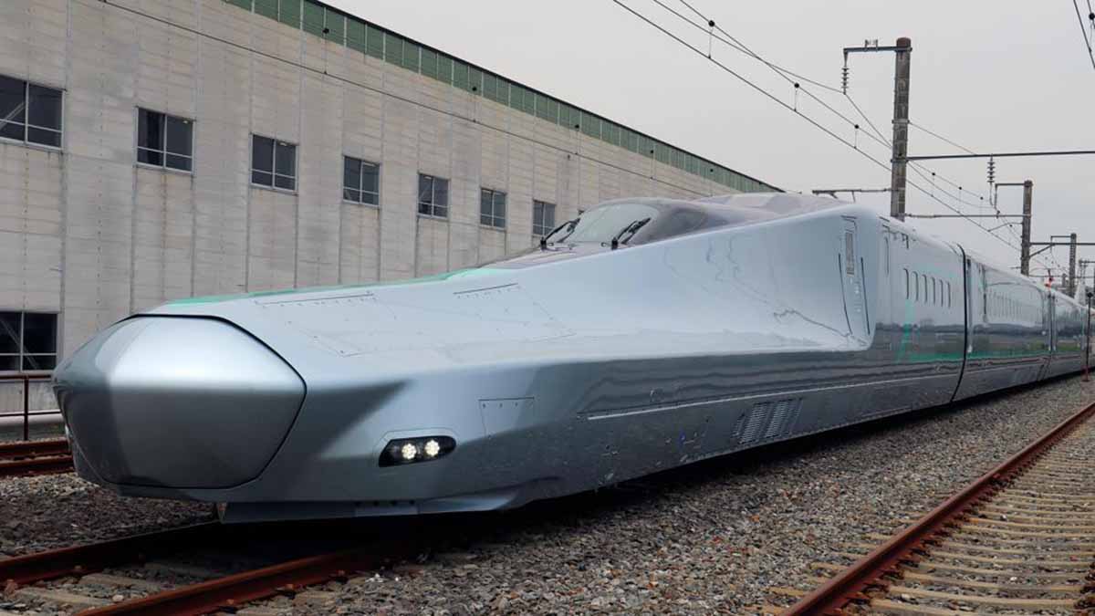 The entry into operation of the new high-speed train is scheduled for 2030, after complying with all safety tests and technical specifications