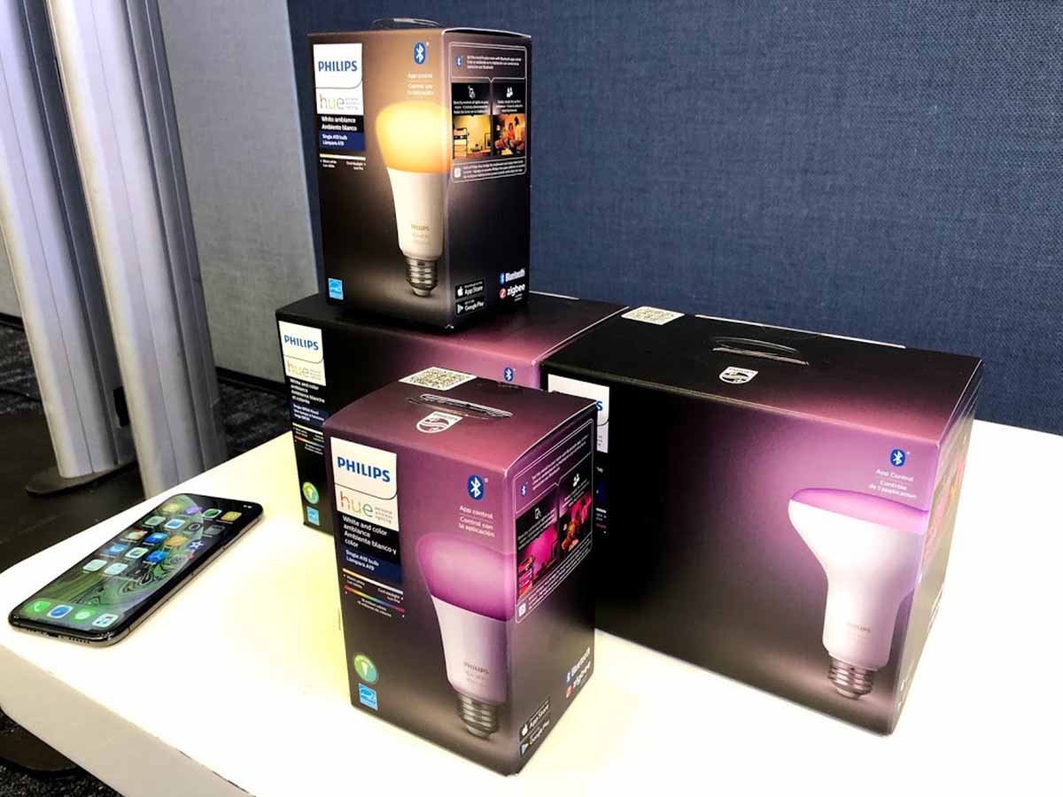 Philips Hue soon LED bulbs that connect to the Internet and can be controlled with wizards like Alexa or Google Assistant