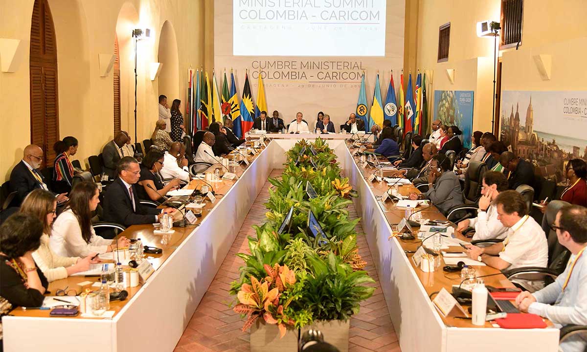 Delegados del país sudamericano y representantes de la Comunidad del Caribe acordaron afianzar los lazos comerciales durante su primera cumbre de cancilleres este sábado