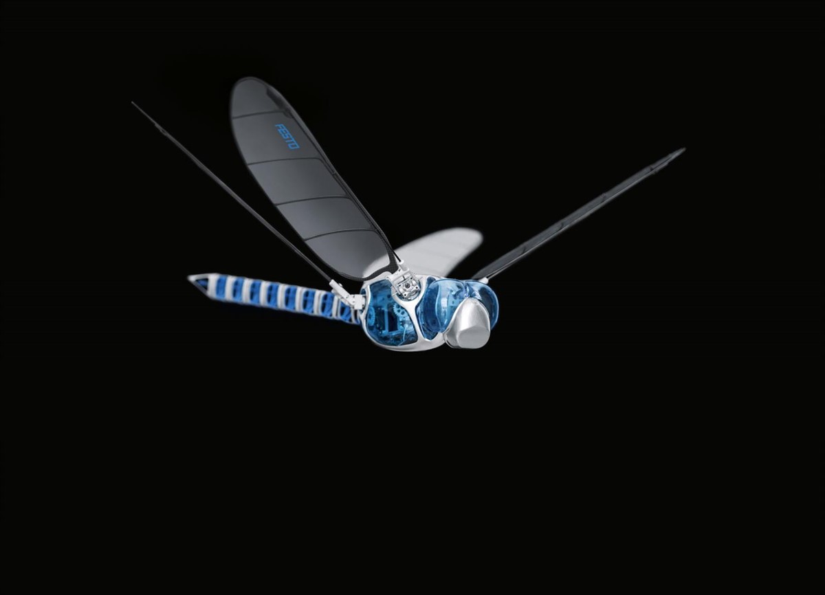 The Guinness World Records have included in their new publication a new category within their robot section in which they have recognized the BionicOpter dragonfly-shaped device as the world's largest flying robotic insect