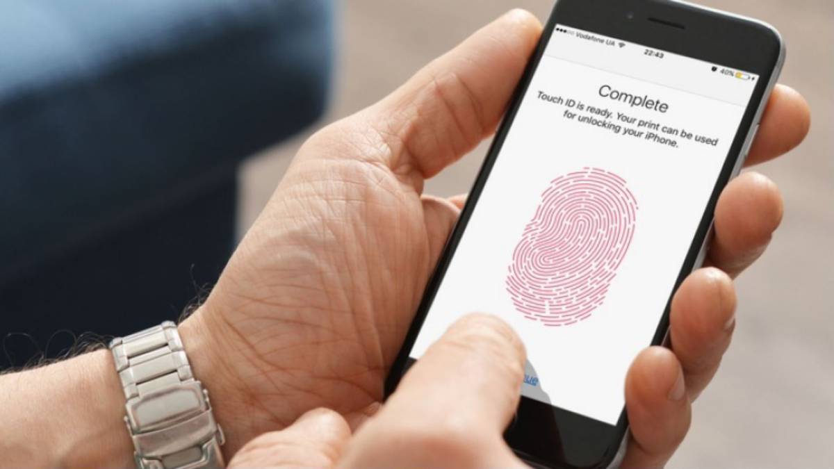 The multinational company Apple Inc. will place its first integrated fingerprint reader on the iPhone screen, providing a better experience for its customers