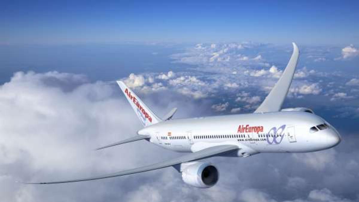 La marca Air Europa será conservada inicialmente y la sociedad seguirá siendo un centro de ingresos autónomo dentro de Iberia