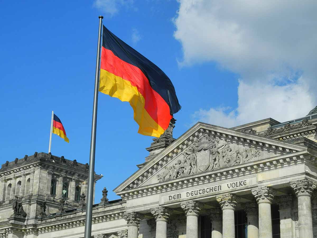 A total of 526 German companies operating in China participated in the business climate survey conducted by the German Chamber of Commerce in Beijing between July and September