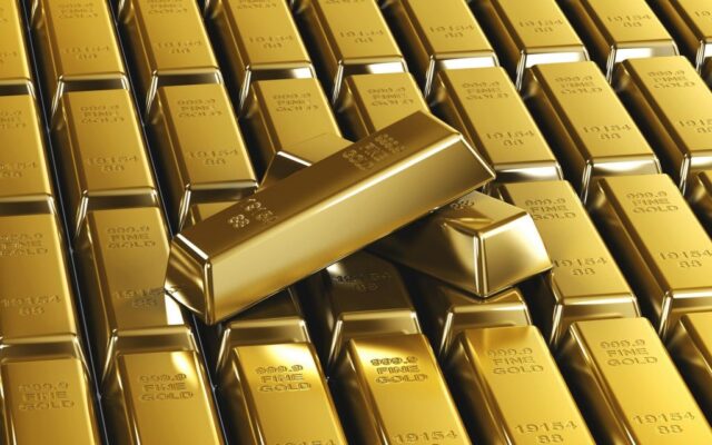 Futuros del oro en Estados Unidos cerraron con un alza de 1,7% a 2.021 dólares la onza, después de tocar también un máximo récord de 2.027,30