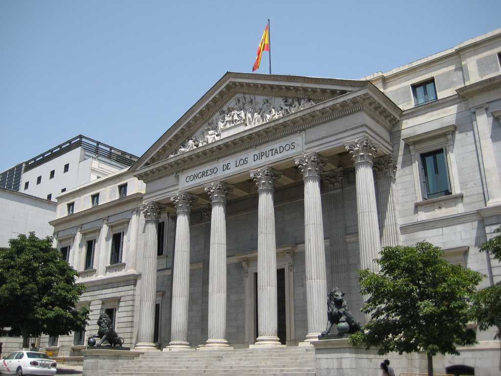 La campaña educativa de Tutellus en alianza con el observatorio blockchain otorgaron las fracciones en la Cámara Baja de España