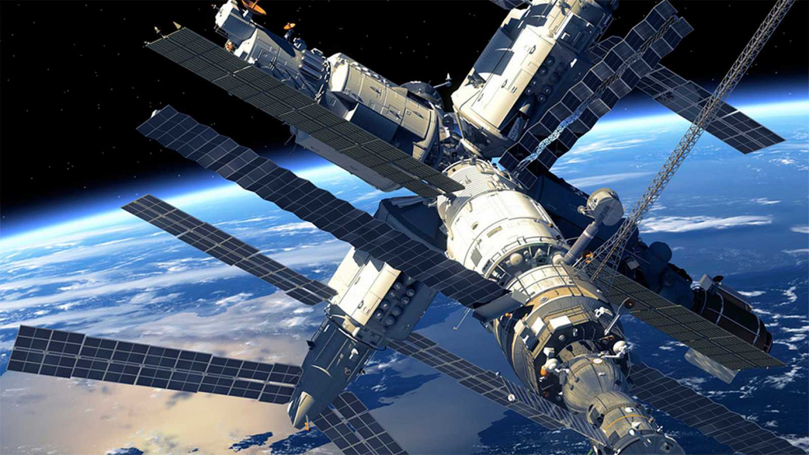 La Expedición 1 inició el envío de misiones humanas permanentes a la Estación Espacial Internacional en el año 2000