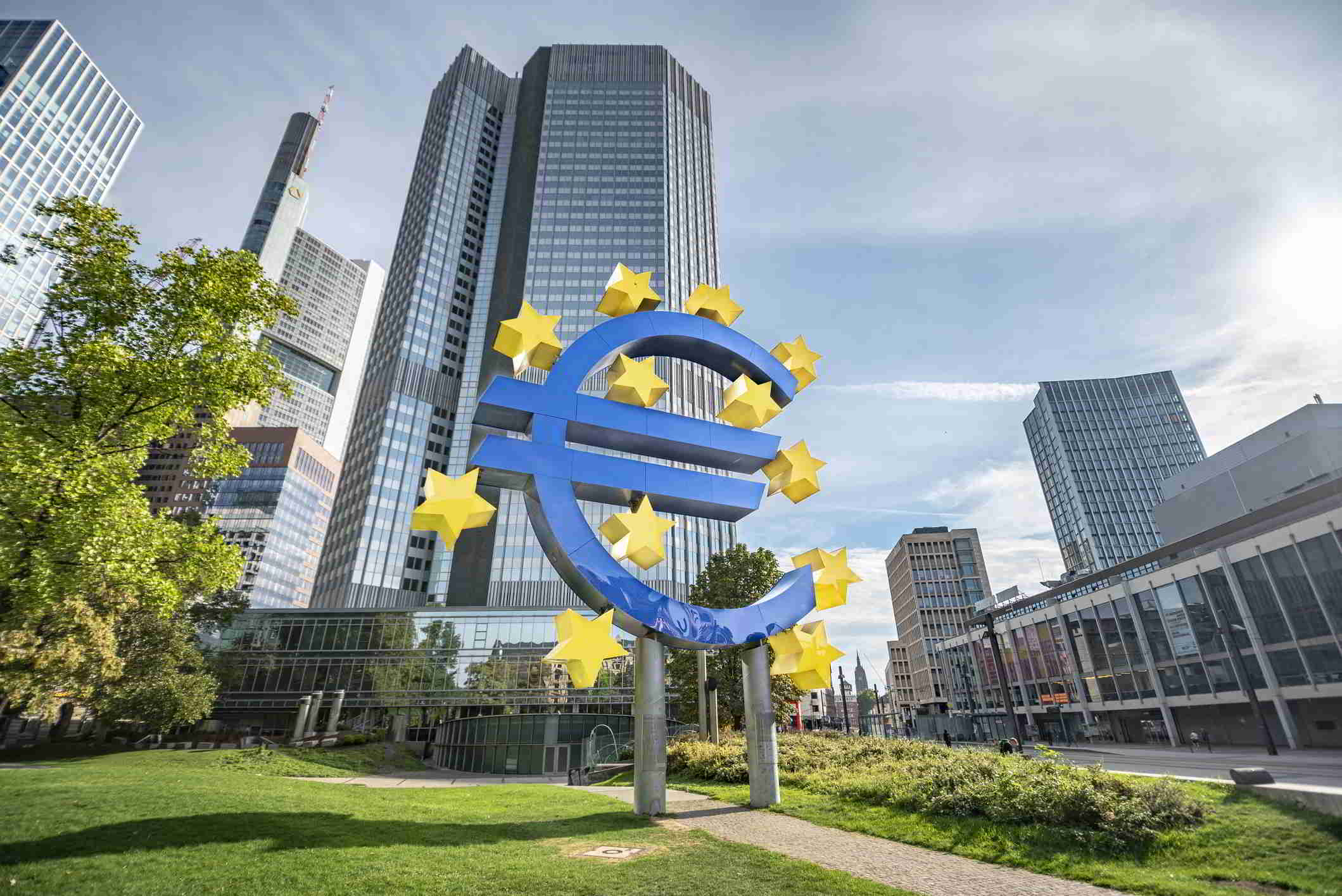 Evitaron una crisis de liquidez y han ayudado a empresas y hogares con dinero barato del BCE en medio del Covid-19, pero afrontan un 2021 con incertidumbres derivadas de los créditos morosos o las dificultades para repartir dividendos a sus accionistas