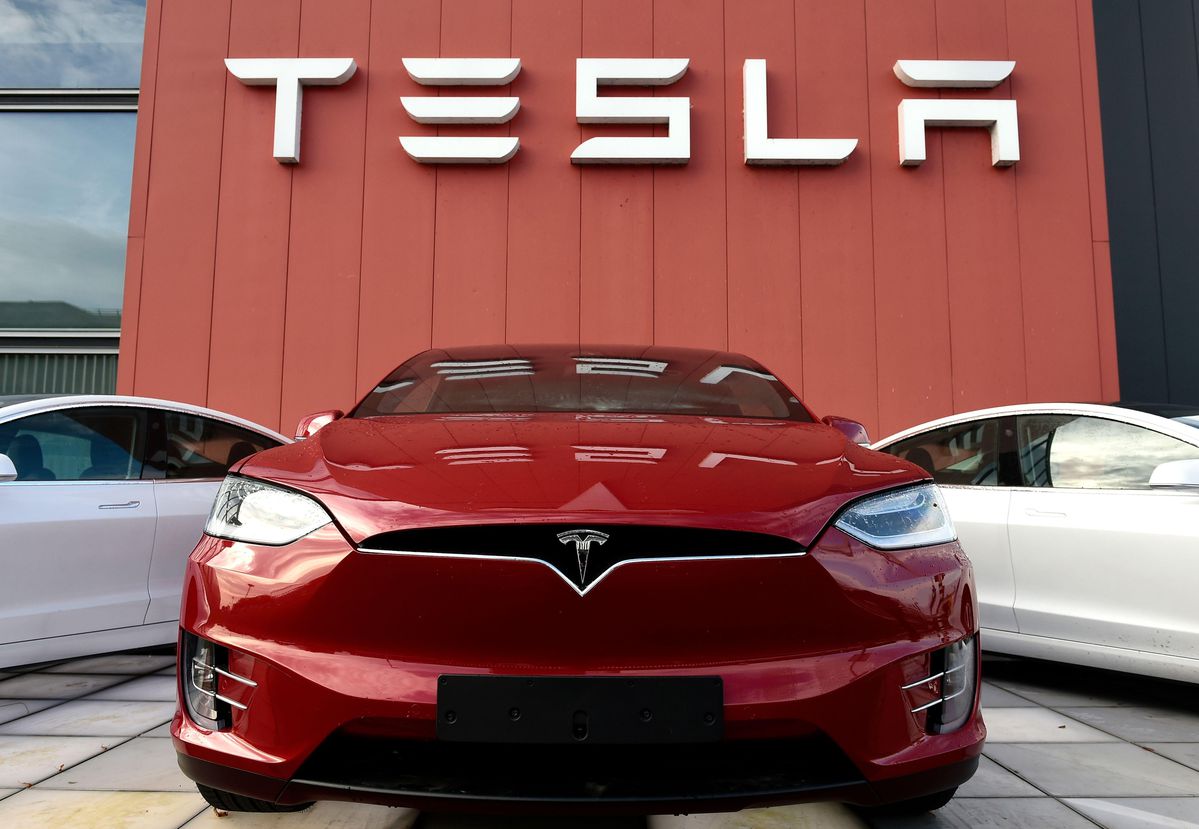 Hubo triple récord en Wall Street: Tesla superó a Facebook en capitalización