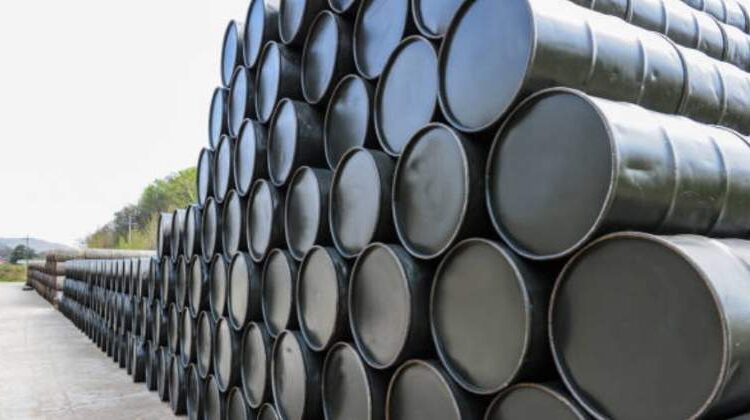 Precio del petróleo se robustece luego de recorte unilateral de producción saudí