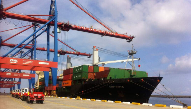  El Departamento del Tesoro anunció que revocó una orden emitida por el ex presidente Donald Trump, lo que ha dado autorización para facilitar el funcionamiento de puertos y aeropuertos del país