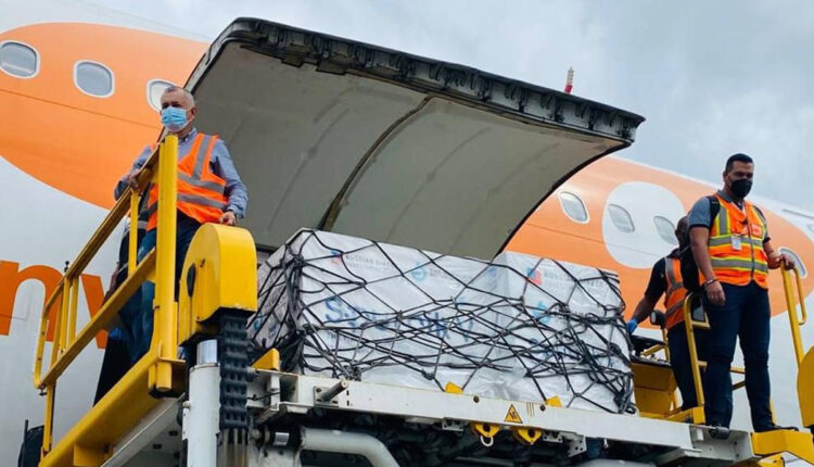  El presidente Nicolás Maduro anunció que desde este jueves, luego del arribo de las primeras dosis de vacunas, el personal médico y distintos funcionarios del gobierno serán vacunados