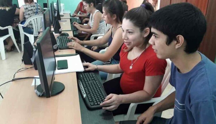 En los tiempos actuales el Internet se ha vuelto un "catalizador de cambio" para "crear un futuro mejor y más justo"