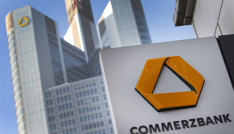 La medida además incluye la venta de las sucursales crediticias ubicadas en Brasil y Hungría