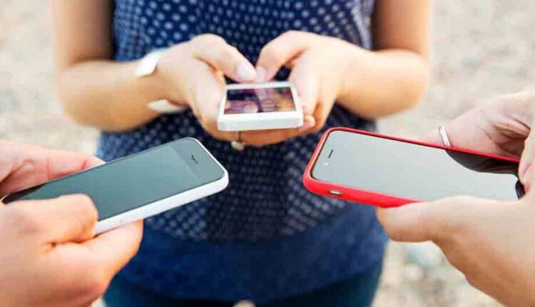 La app permite que los administradores añadan uno de estos elementos a los canales y los grupos públicos de la plataforma