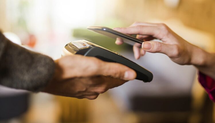 Aunque esta tecnología está disponible desde hace mucho actualmente es la mejor opción para evitar billetes y monedas en compras habituales 