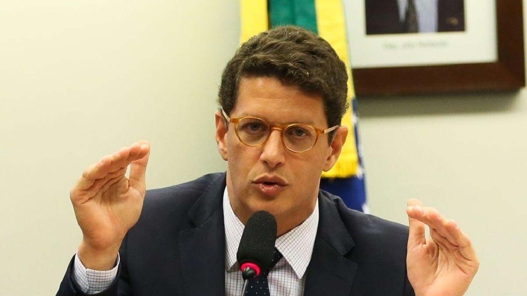 The Attorney General's Office requests the Supreme Court of Brazil to open an investigation to the Minister of the Environment