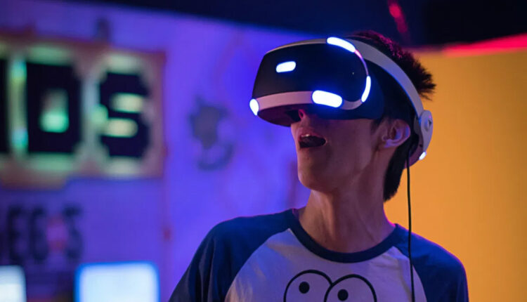 Sony está en preparativos para lanzar el siguiente modelo de Realidad Virtual para PlayStation el próximo año