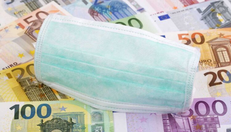 A survey carried out by the Bank of Spain shows that only 36.6% of Spaniards make payments with bills and coins, preferring the debit card