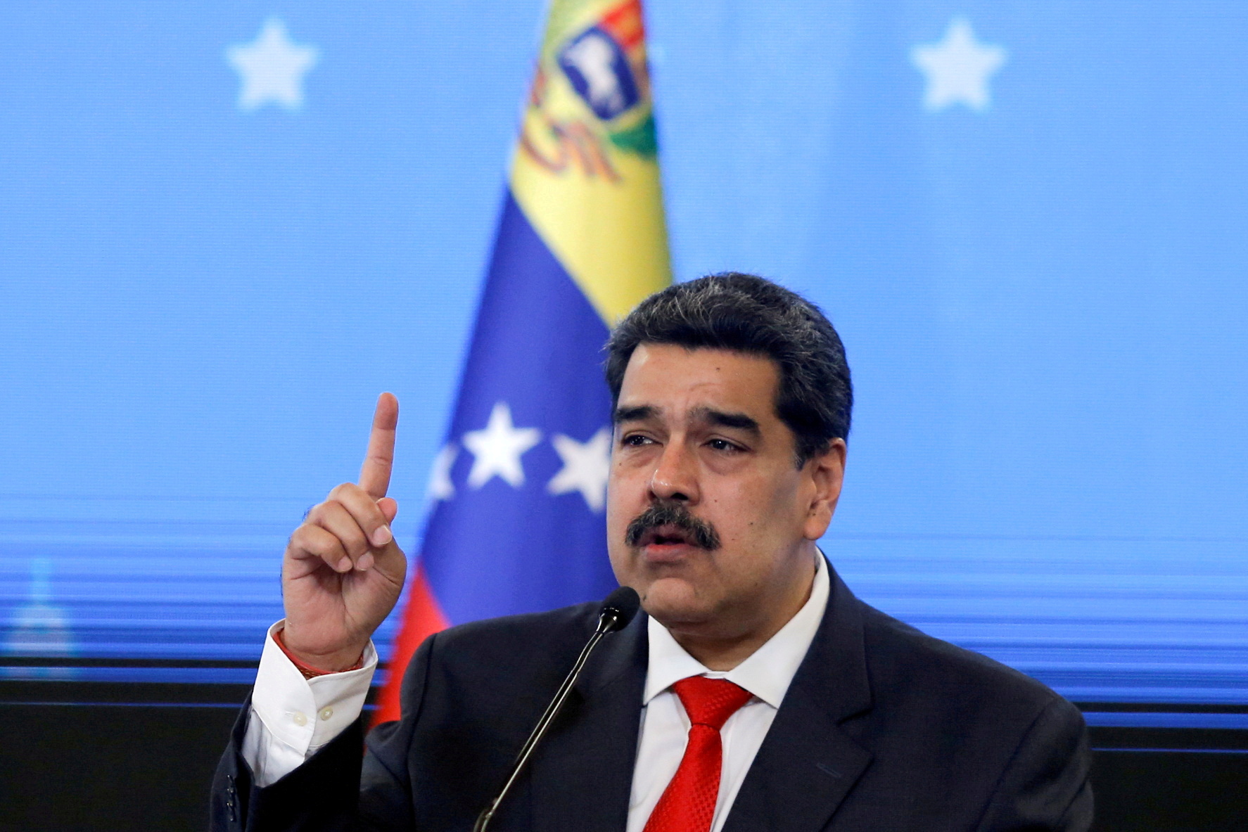 The announcement was made by the Venezuelan president on Thursday, indicating that the decision is based on the fact that some of the cabinet members are candidates for the November 21 elections