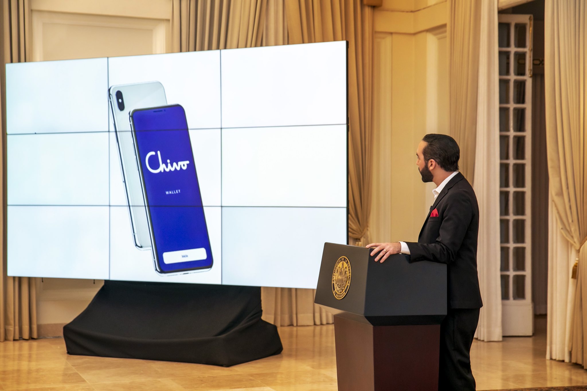 Nayib Bukele admitted the technical errors that have occurred in the use of the wallet and highlighted that the new minimum for transactions to other apps is $ 0.01