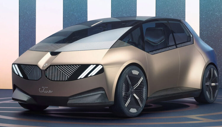 La automotríz alemana mostró el avance de su primer vehículo fabricado con materias primas renovables, entre otros