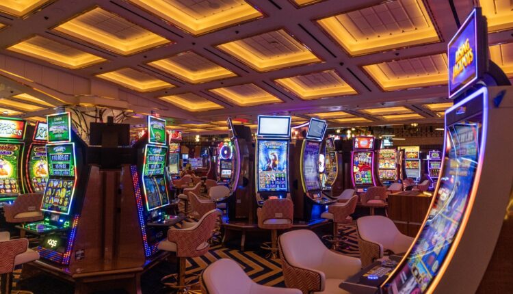 Opening the gambling halls will generate taxes, jobs, diversify recreational activities and prevent the proliferation of “illicit businesses”, but it will not solve the economic crisistext