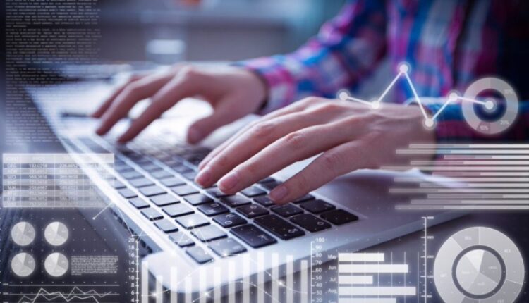 Specialist platforms in recruitment and selection of personnel offer multiple job options and some companies cancel salaries in digital currencies