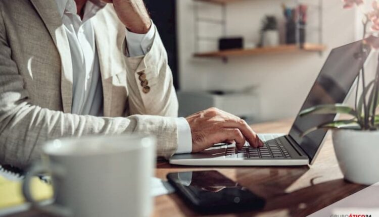 The measure of working from home is a consequence of the unprecedented increase in infections by the virus, within the framework of the fourth wave facing the country