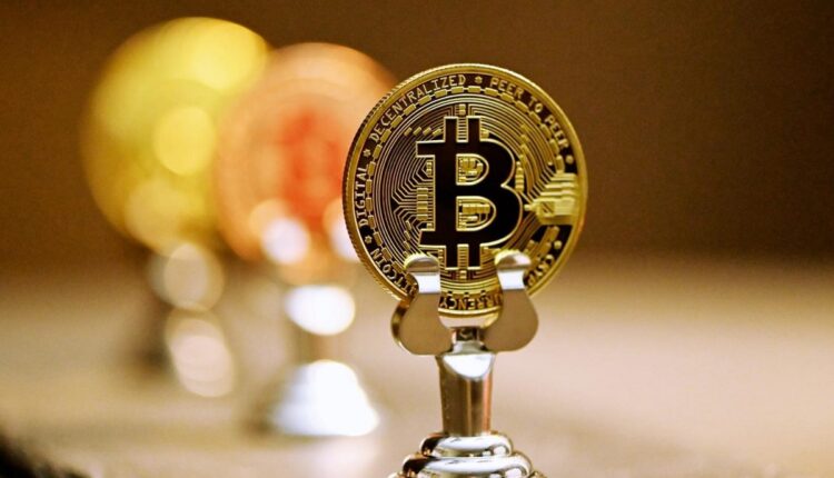 El Banco Nacional de Ucrania, en medio de la ley marcial y con el fin de evitar la fuga de capitales, prohibió la adquisición de esta criptomoneda con la moneda local