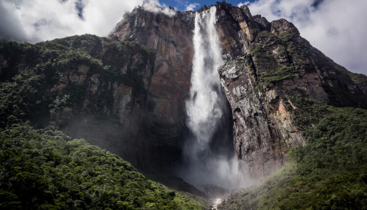 Venezuela finalizó el 2021 con un leve crecimiento económico y en el 2022 se deben superar grandes retos económicos para mejorar la economía del país