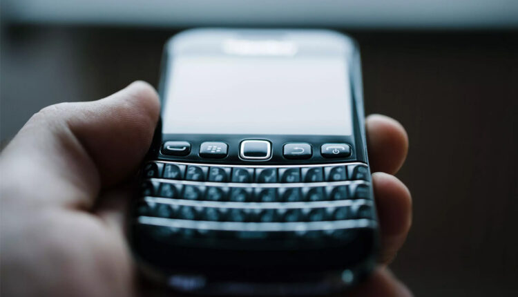 La empresa canadiense anunció que desde este 4 de enero ya no dará soporte a su versión 7.1 OS, 10 y OS 2.1