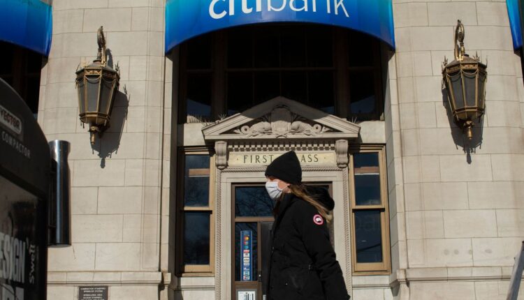 El vicepresidente ejecutivo de Citigroup informó su intención de ampliar el cierre a otras líneas de negocio y finiquitar sus operaciones del mercado ruso