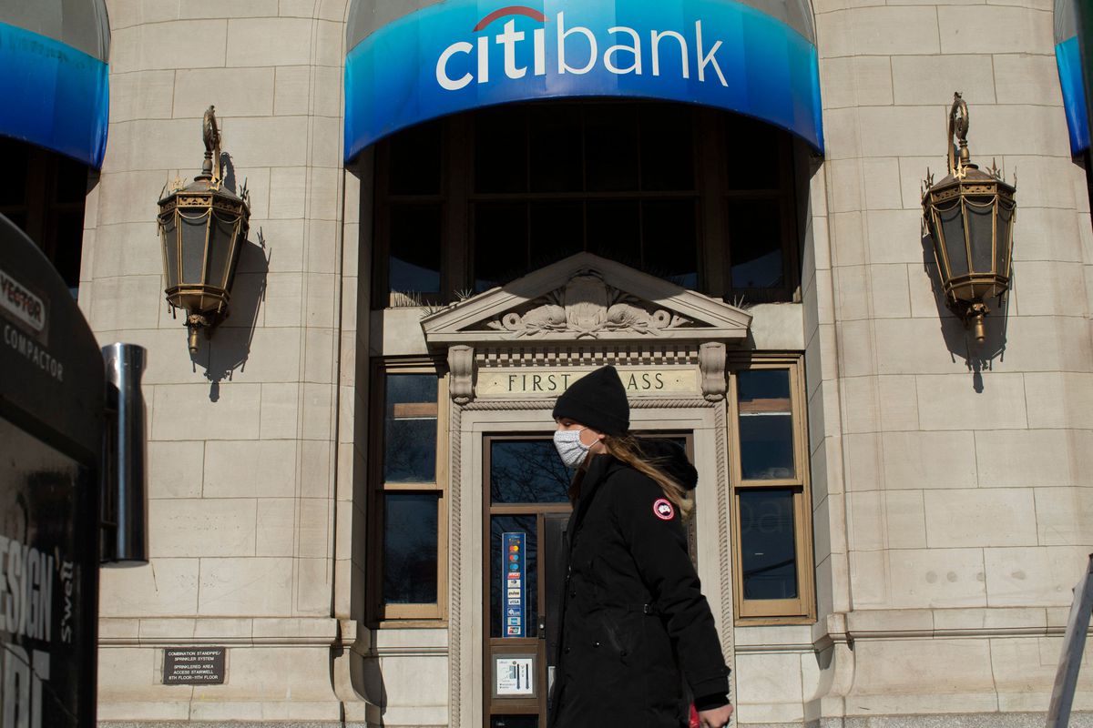 El vicepresidente ejecutivo de Citigroup informó su intención de ampliar el cierre a otras líneas de negocio y finiquitar sus operaciones del mercado ruso