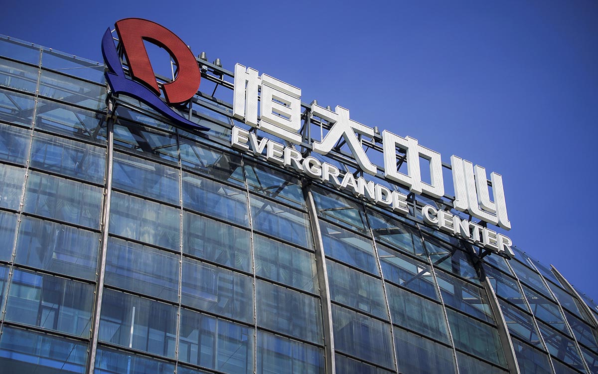 The real estate company Evergrande and its subsidiaries suspended the listing of their shares on the Hong Kong stock exchange due to their financial situation