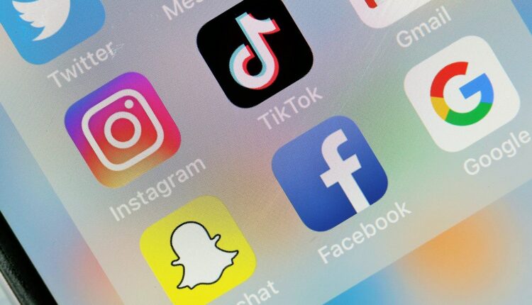 Facebook and Instagram open an account on the TikTok platform as part of a new Meta marketing strategy to attract younger users