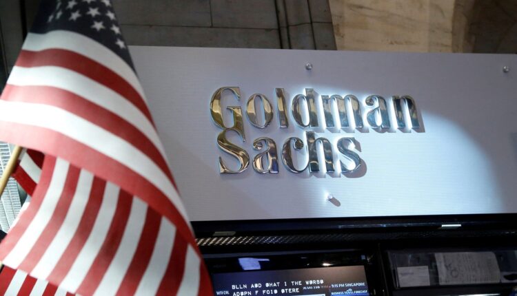 El banco de inversión Goldman Sachs que opera en Wall Street anunció la suspensión de sus operaciones en Rusia, impactando en 2, 43 % el precio de sus acciones