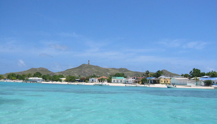 The telecommunications operator innovates in the communications market by installing solar panels at the Los Roques station for the benefit of 3,000 users