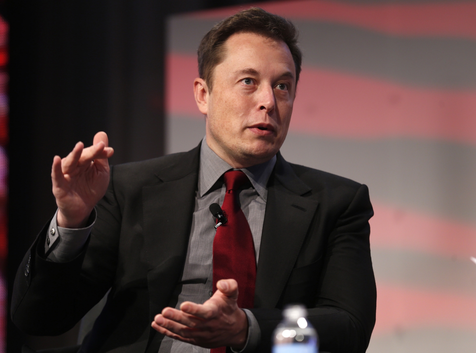 El dueño de Tesla le habría indicado a los inversionistas de Twitter que prescindiría de los servicios de un 75 % de la plantilla