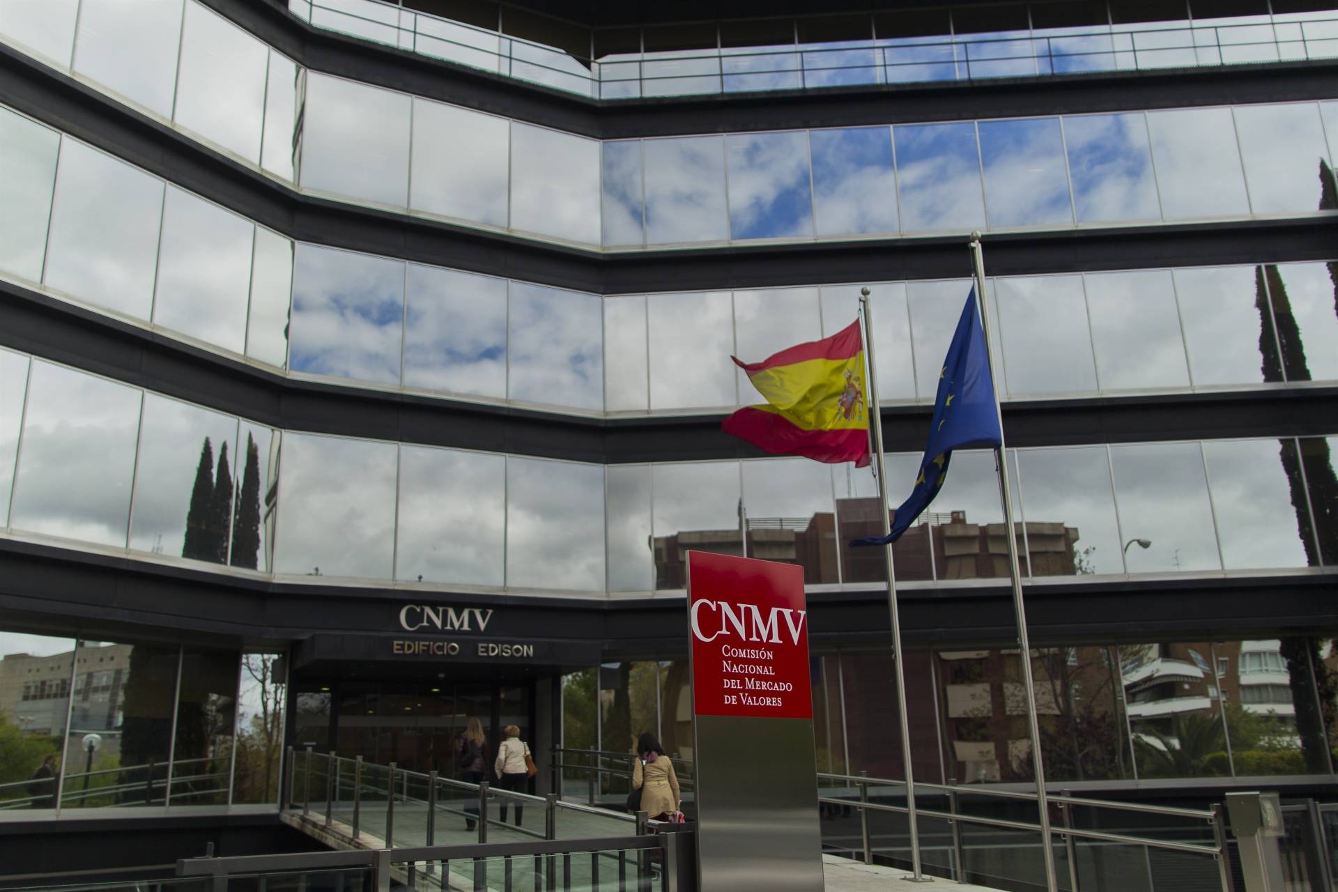 The CNMV of Spain requires search engine companies and social networks to control advertising to cryptocurrency platforms that are not registered
