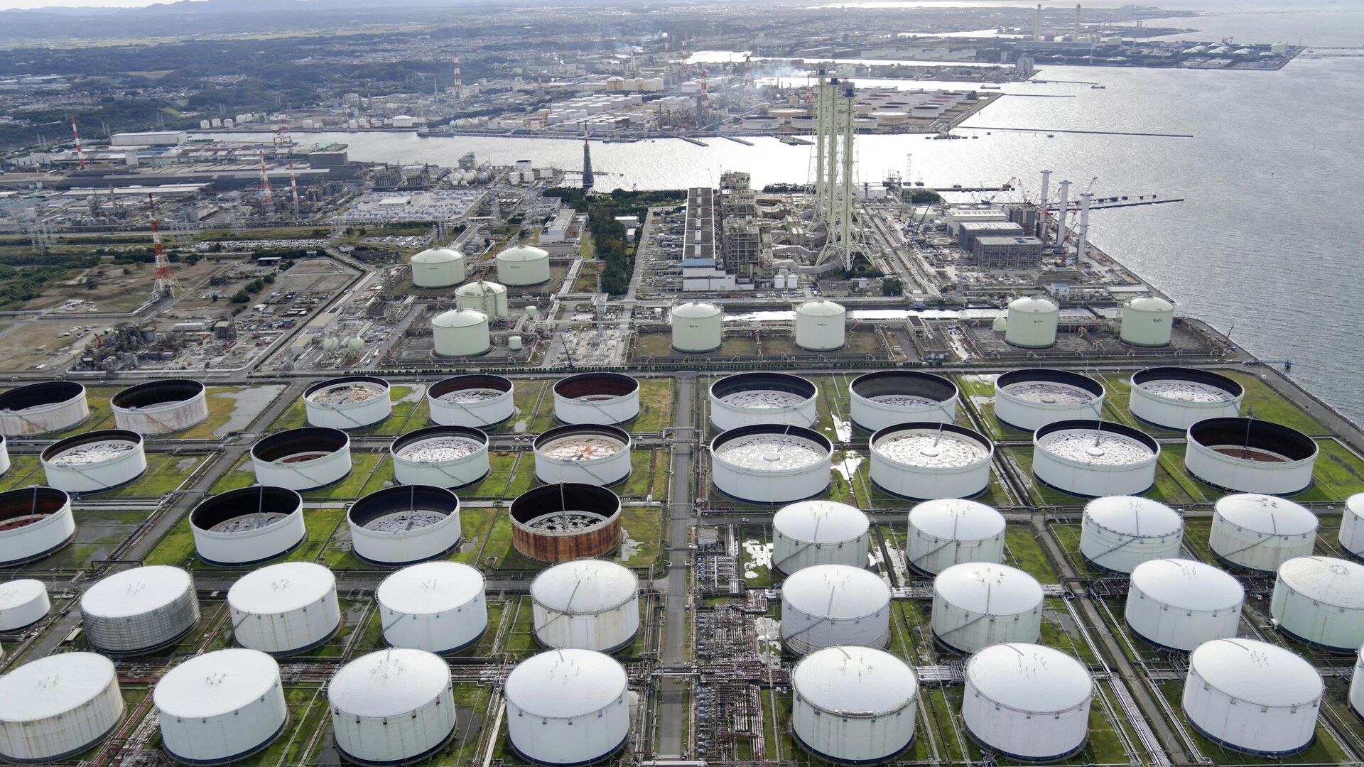 Los Estados Unidos reportó un incremento en Las reservas comerciales de crudo a 9.4 millones de barriles y una disminución en el almacenamiento de la gasolina