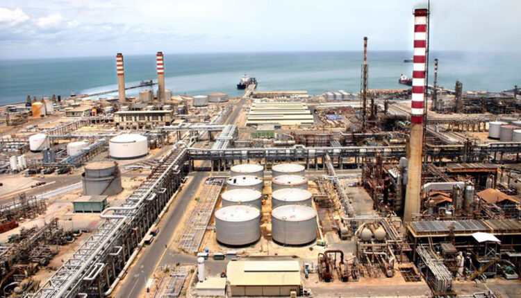 Venezuela and Iran are negotiating a contract to repair the Paraguaná Refining Complex (CRP), the largest oil refining plant in the country