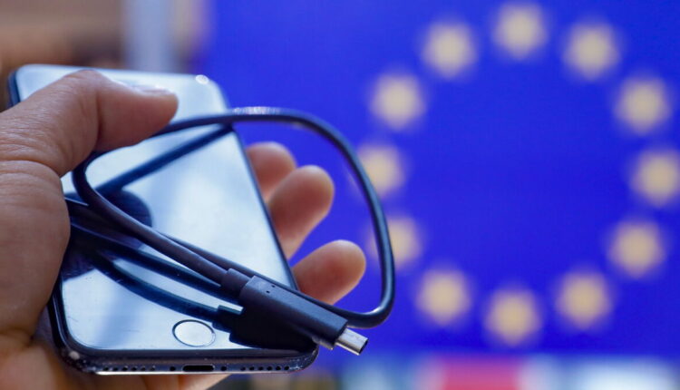 The European Union (EU) has agreed to establish a universal charger for all mobile equipment such as smartphones, tablets and wearable devices by 2024