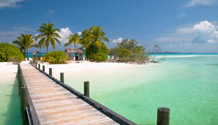 The government of the Bahamas suspended the health visa as a requirement to enter the country, now visitors will only have to present a negative test for Covid-19