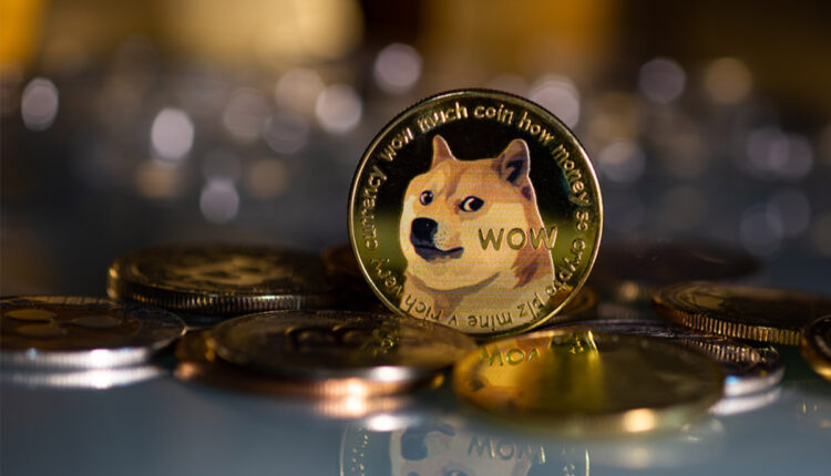 La criptomoneda dogecoin se encuentra en una etapa de rebote, lo que implicaría un incremento hasta costar 0,0941 dólares